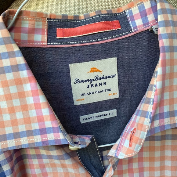 Tommy Bahama camp shirt - Picture 2 of 3